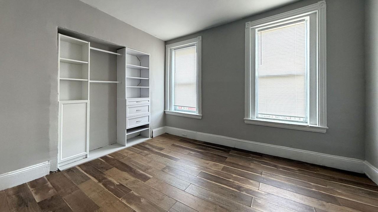 236 N Wanamaker St - Photo 4 of 16