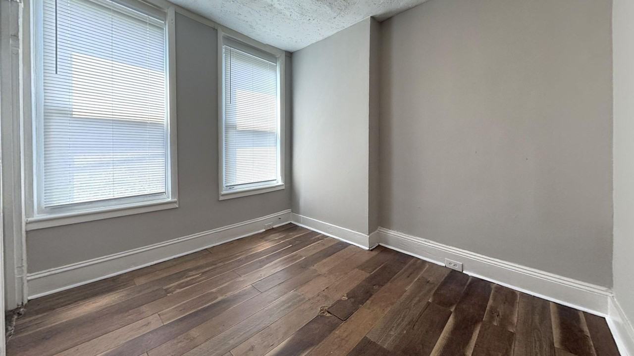 236 N Wanamaker St - Photo 6 of 16