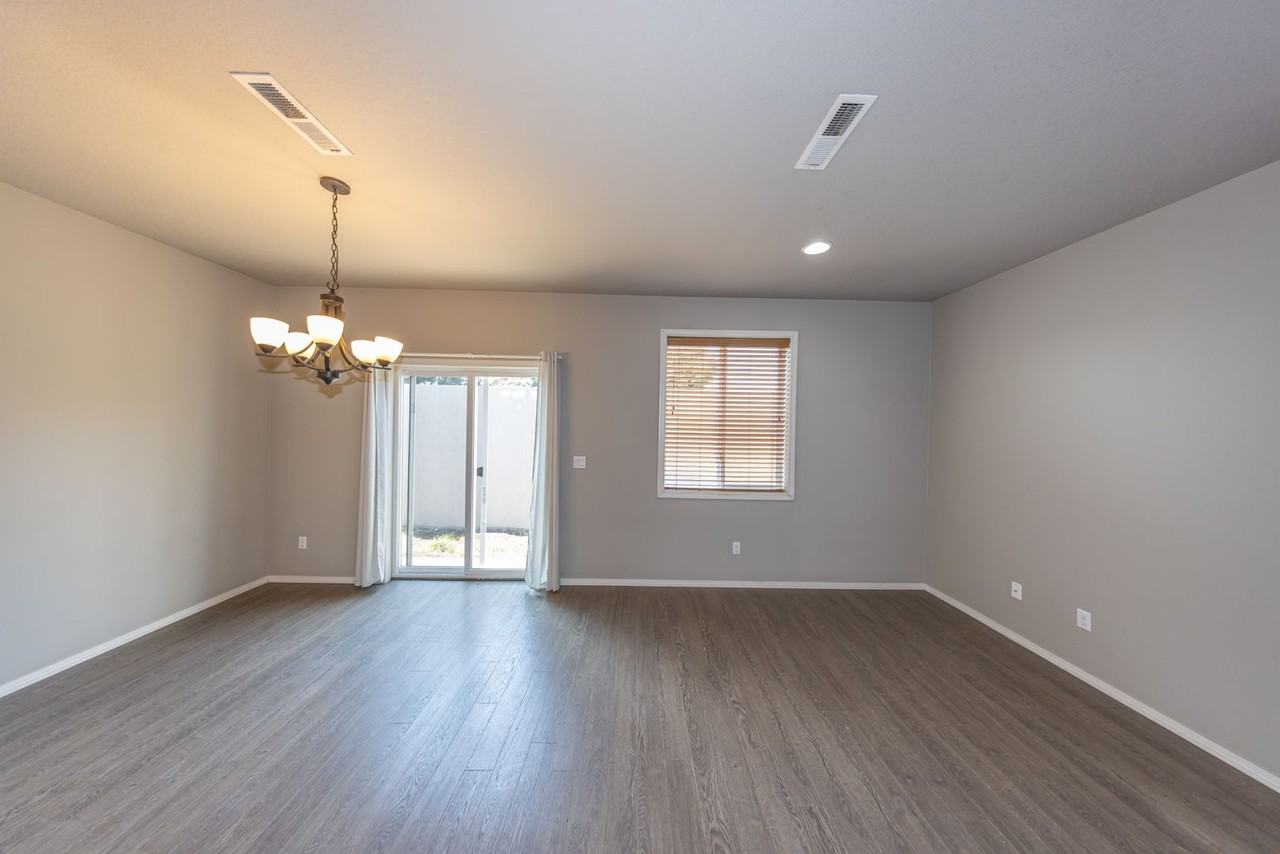 13704 Ne 64th Cir - Photo 4 of 18