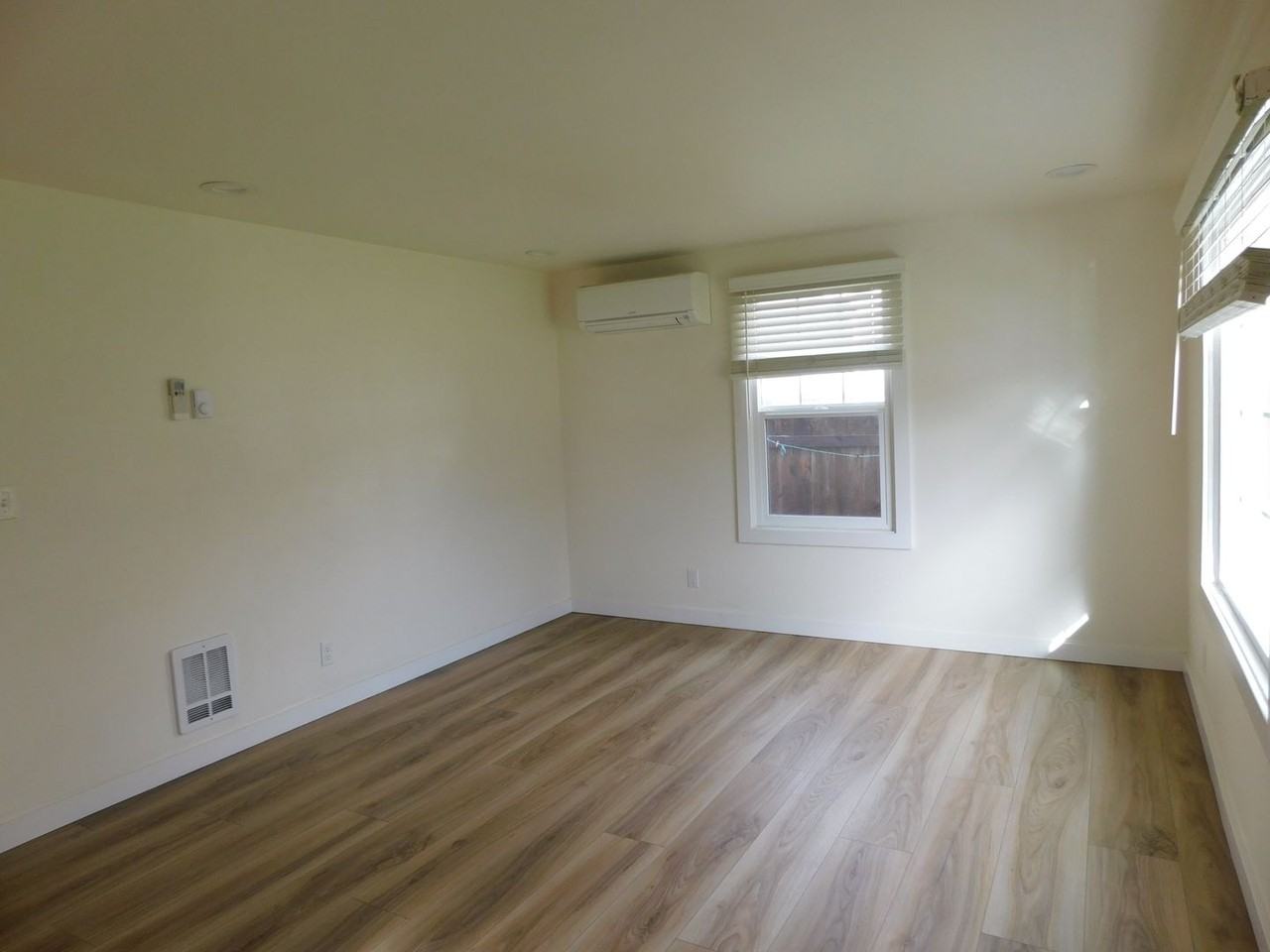 340 Goodyear St - Photo 7 of 14