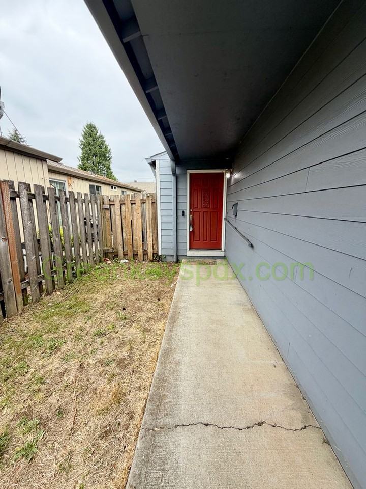 6125 Se 90th Ave - Photo 2 of 31