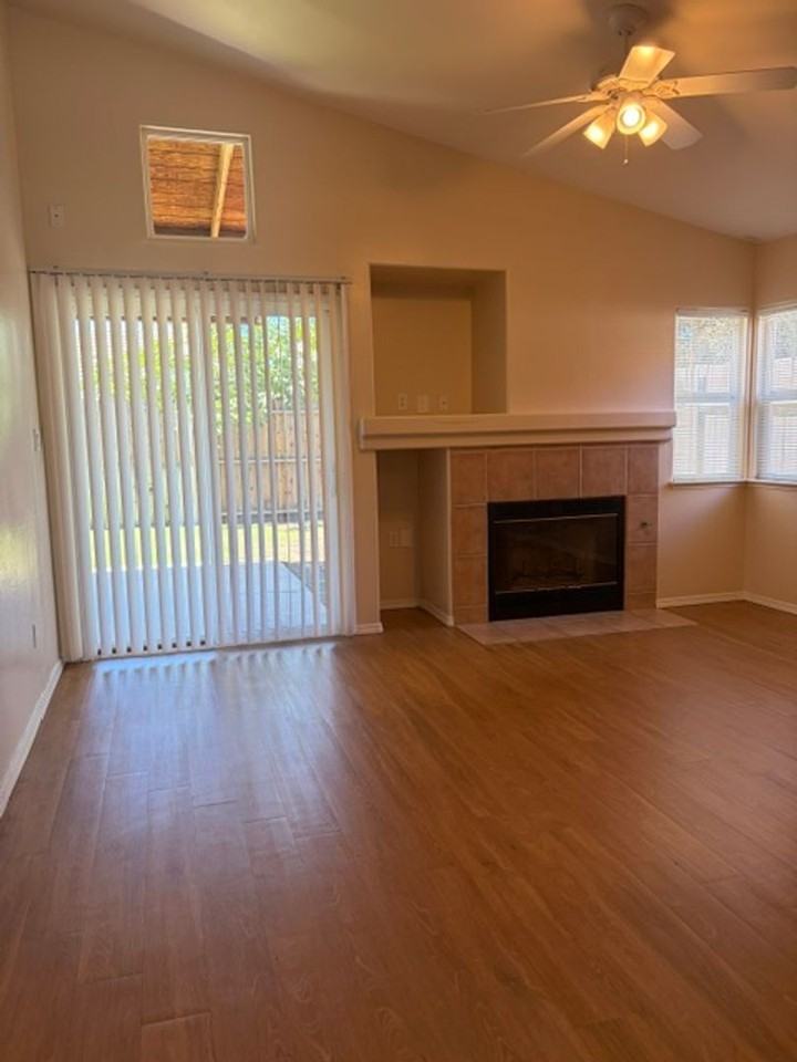 8807 Rollingbay Dr - Photo 3 of 15