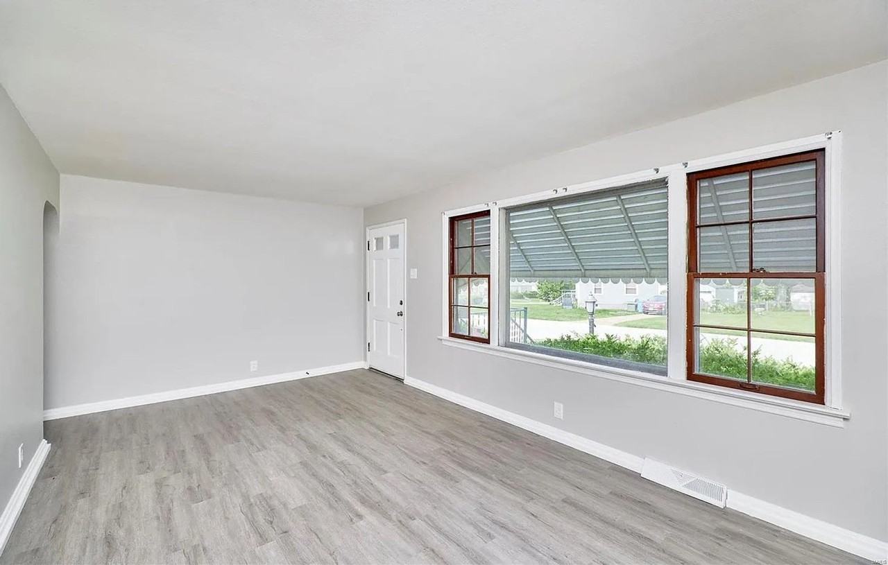 6108 Eaton Dr - Photo 2 of 10