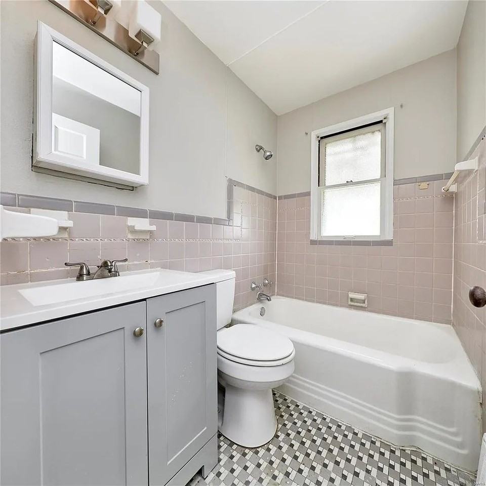 6108 Eaton Dr - Photo 4 of 10