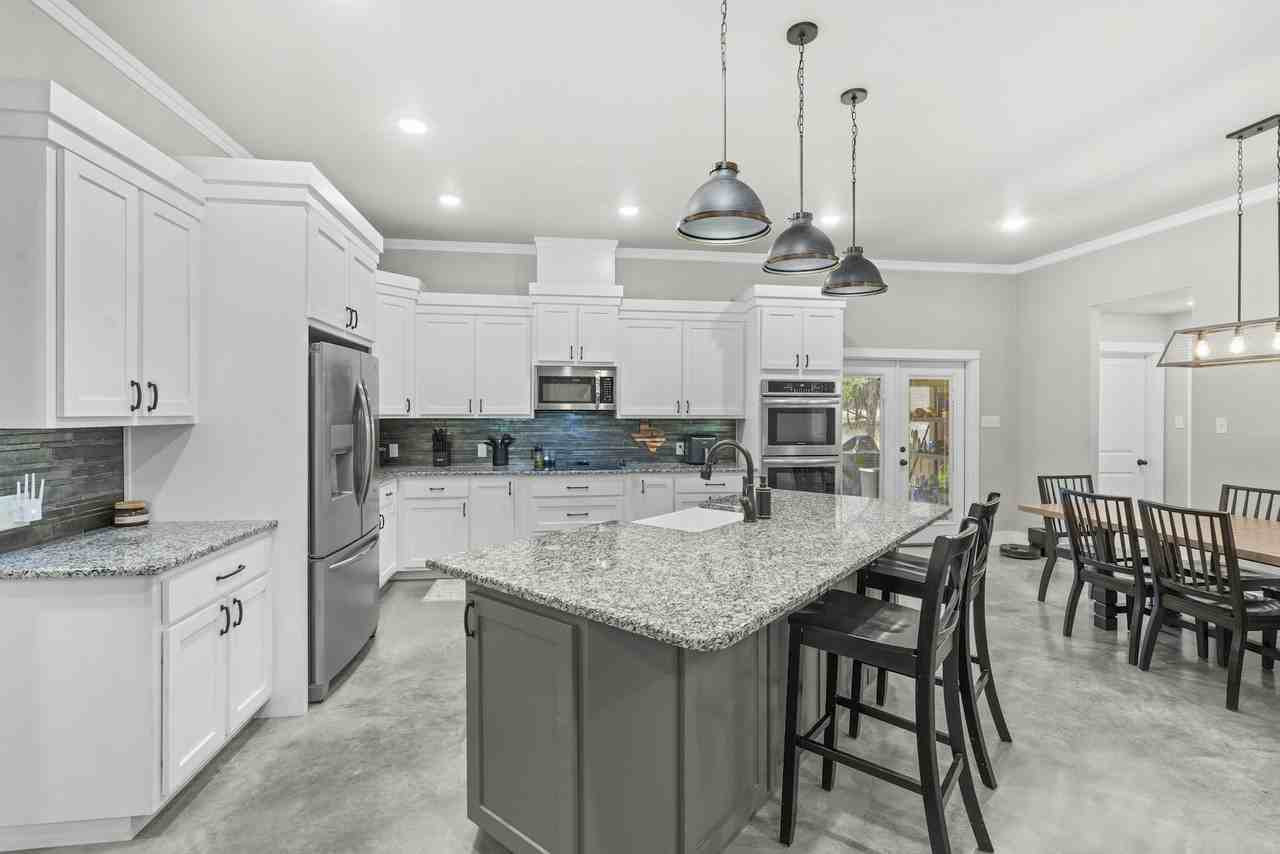 15765 Salado Drive - Photo 7 of 40