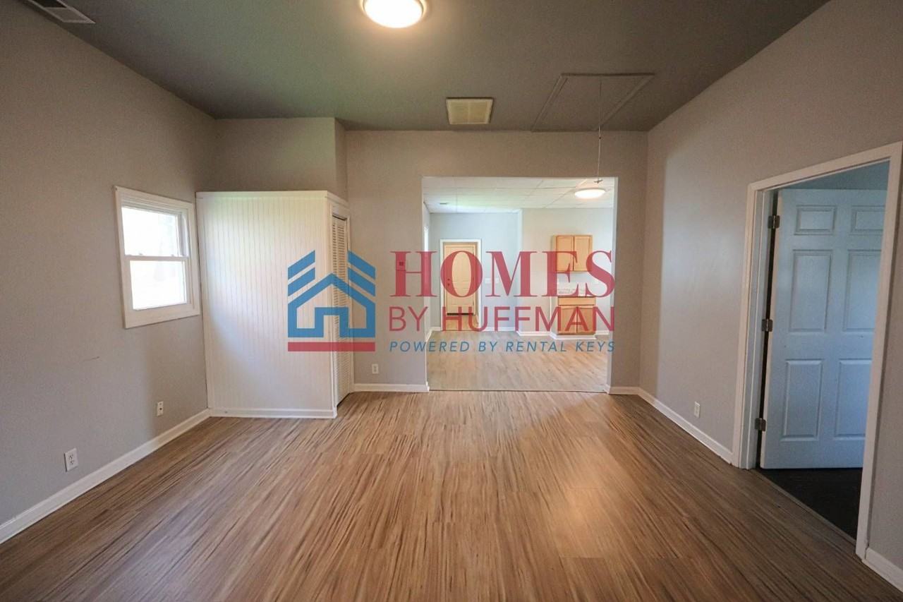 1302 Cumberland Ave - Photo 4 of 15