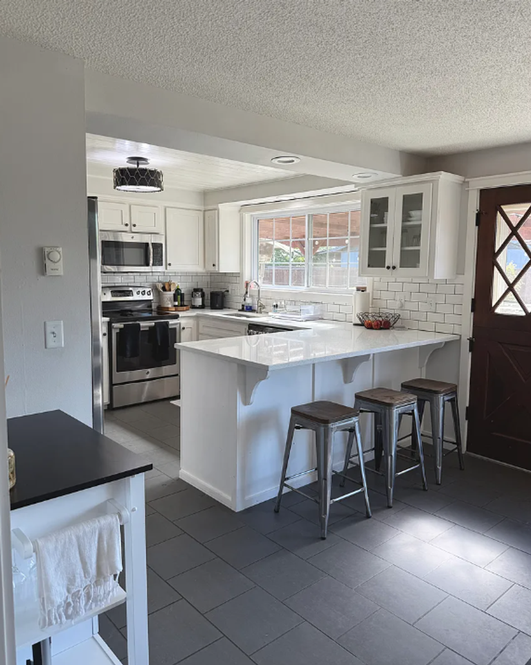 3340 Hyacinth St - Photo 3 of 21