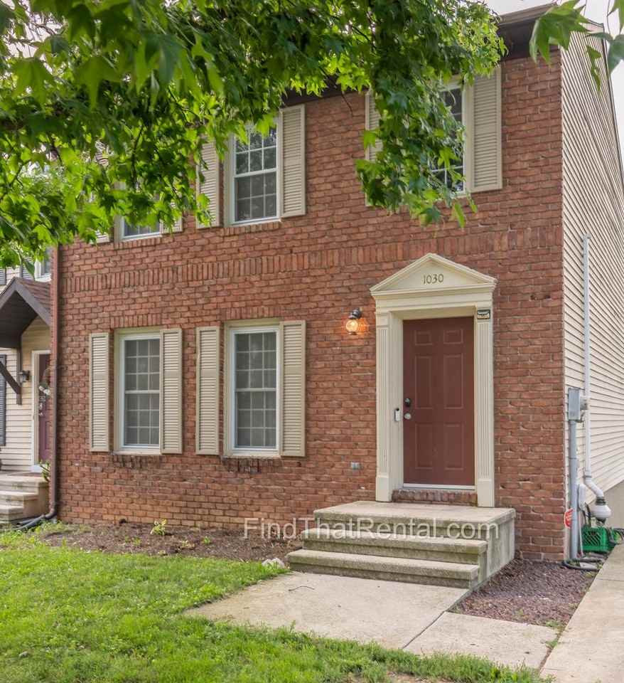 1030 Northfield Dr - Photo 3 of 35