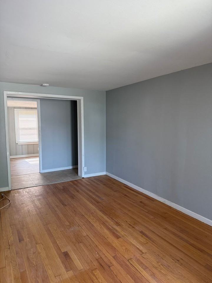 2928 Ashby Rd - Photo 4 of 17