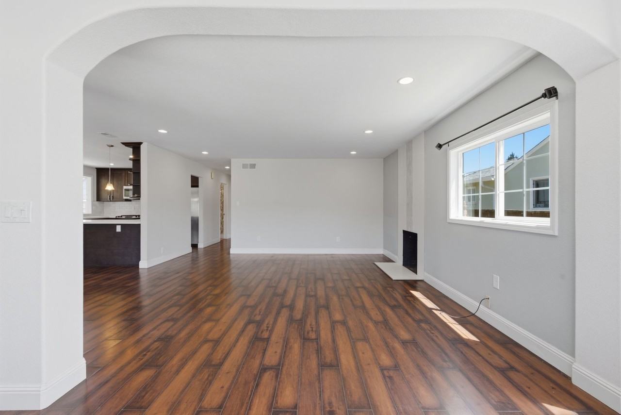 222 Indio Dr - Photo 6 of 31