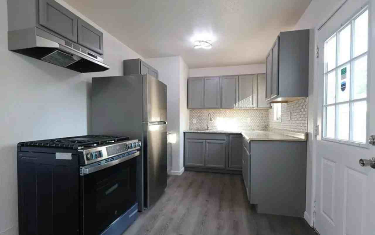804 Saint Thomas Ln - Photo 3 of 10