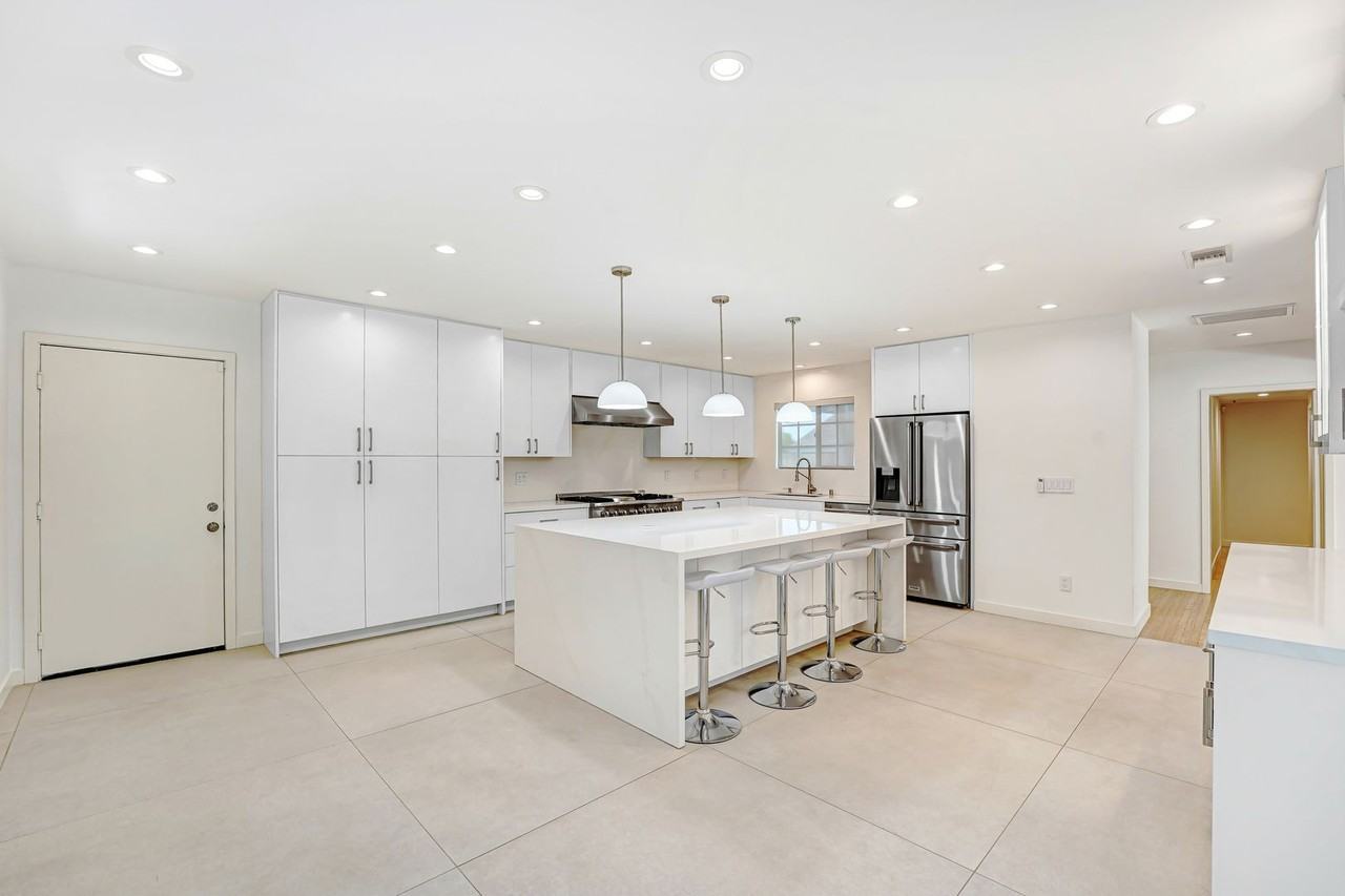 7741 Variel Ave - Photo 5 of 15