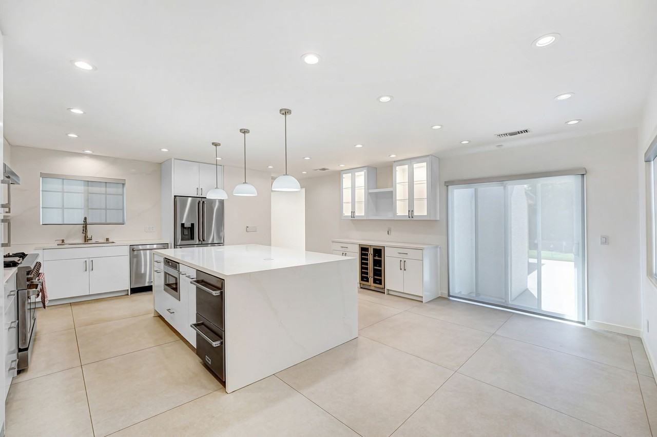 7741 Variel Ave - Photo 6 of 15