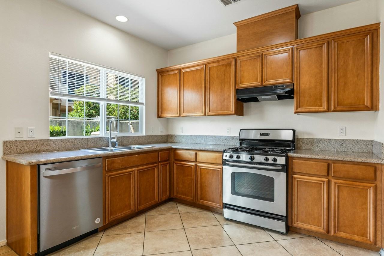 1472 Patricia Avenue - Photo 2 of 10