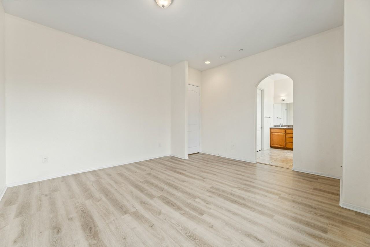 1472 Patricia Avenue - Photo 3 of 10