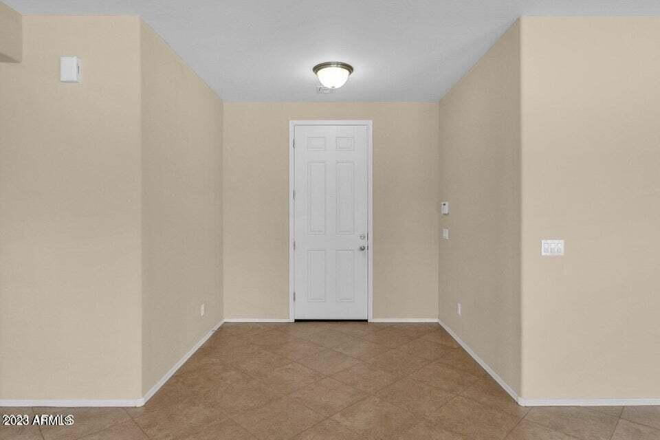 5542 W Kowalsky Ln - Photo 6 of 36