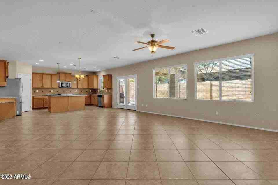 5542 W Kowalsky Ln - Photo 7 of 36