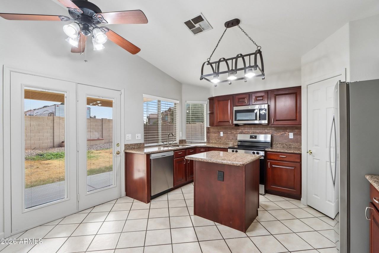 8834 W Jennifer Rose Ct - Photo 3 of 31