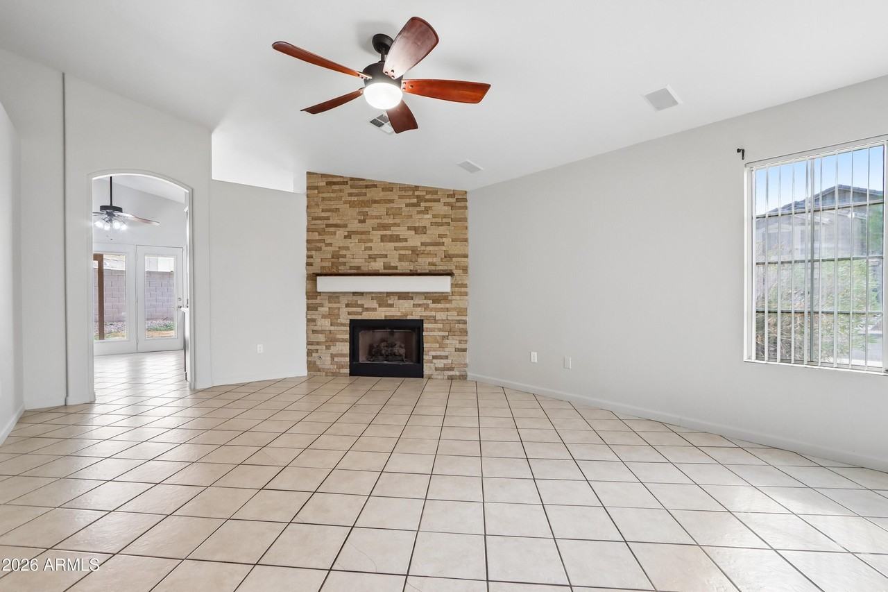 8834 W Jennifer Rose Ct - Photo 7 of 31