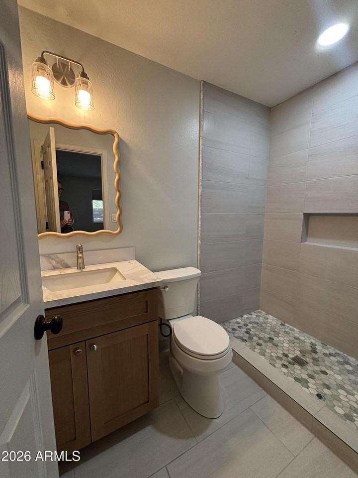 524 W 18th St - Photo 3 of 8