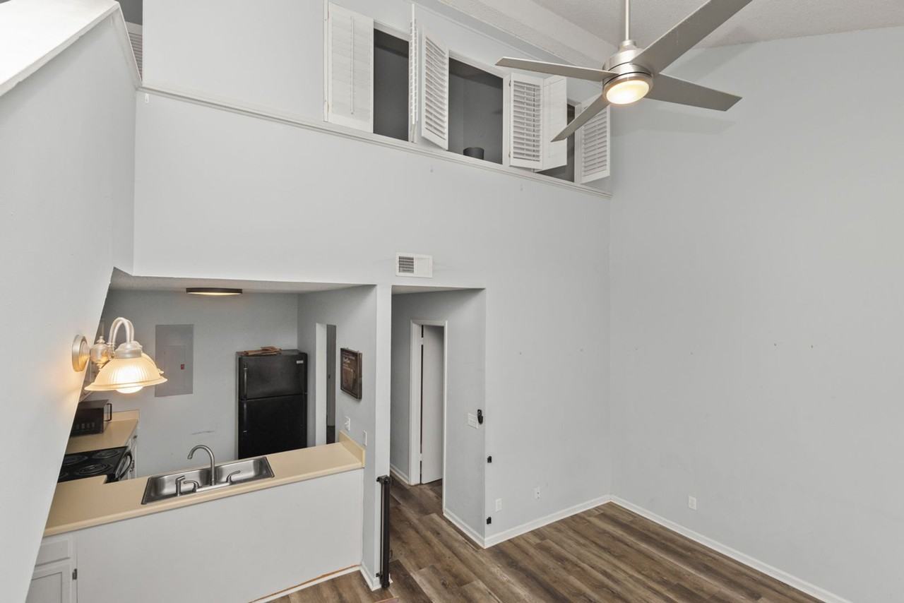 1009 Stonegate Dr #A - Photo 5 of 19