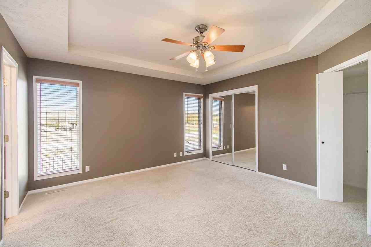 7202 S 155th Ave - Photo 2 of 16