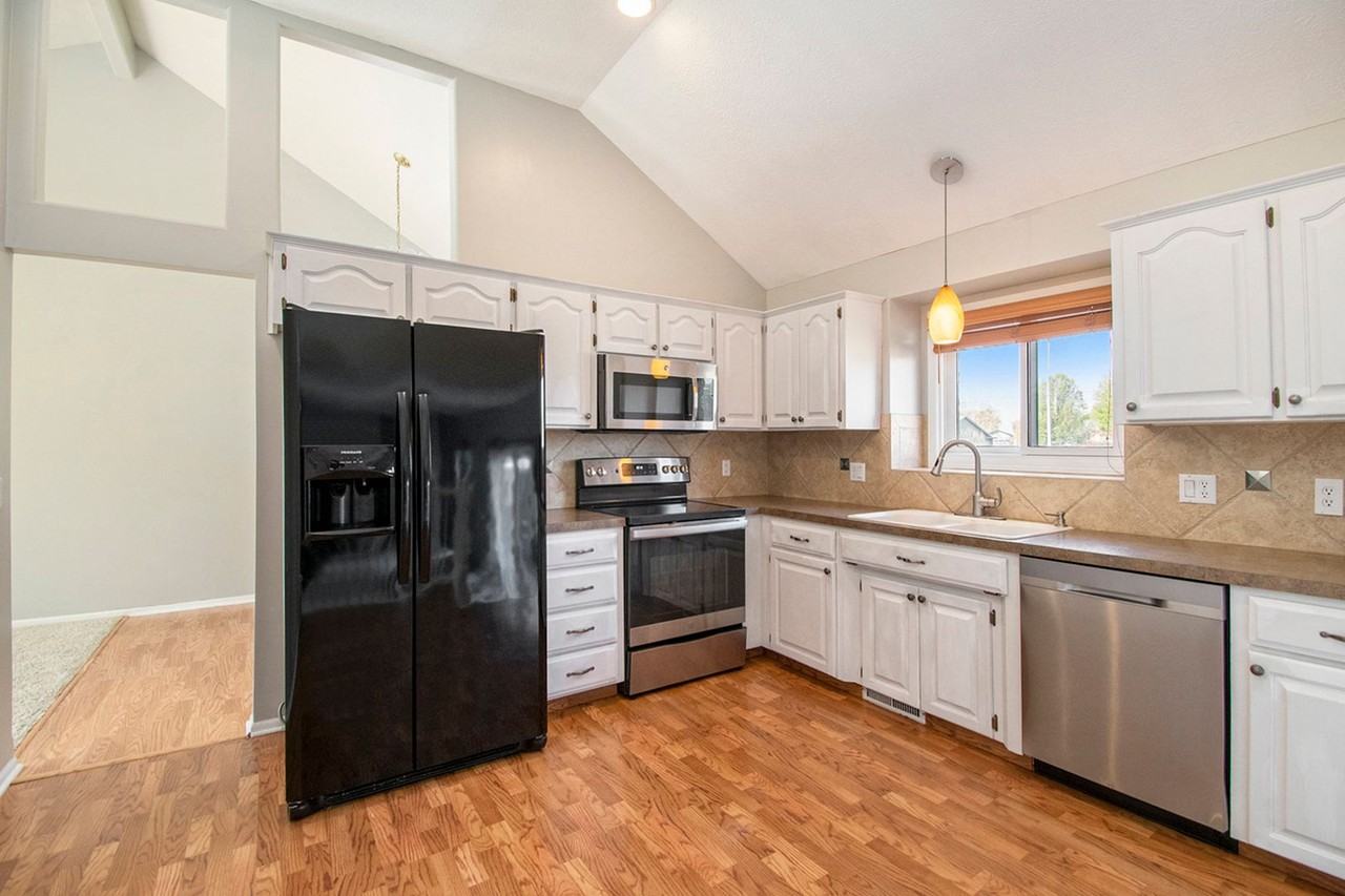 7202 S 155th Ave - Photo 4 of 16