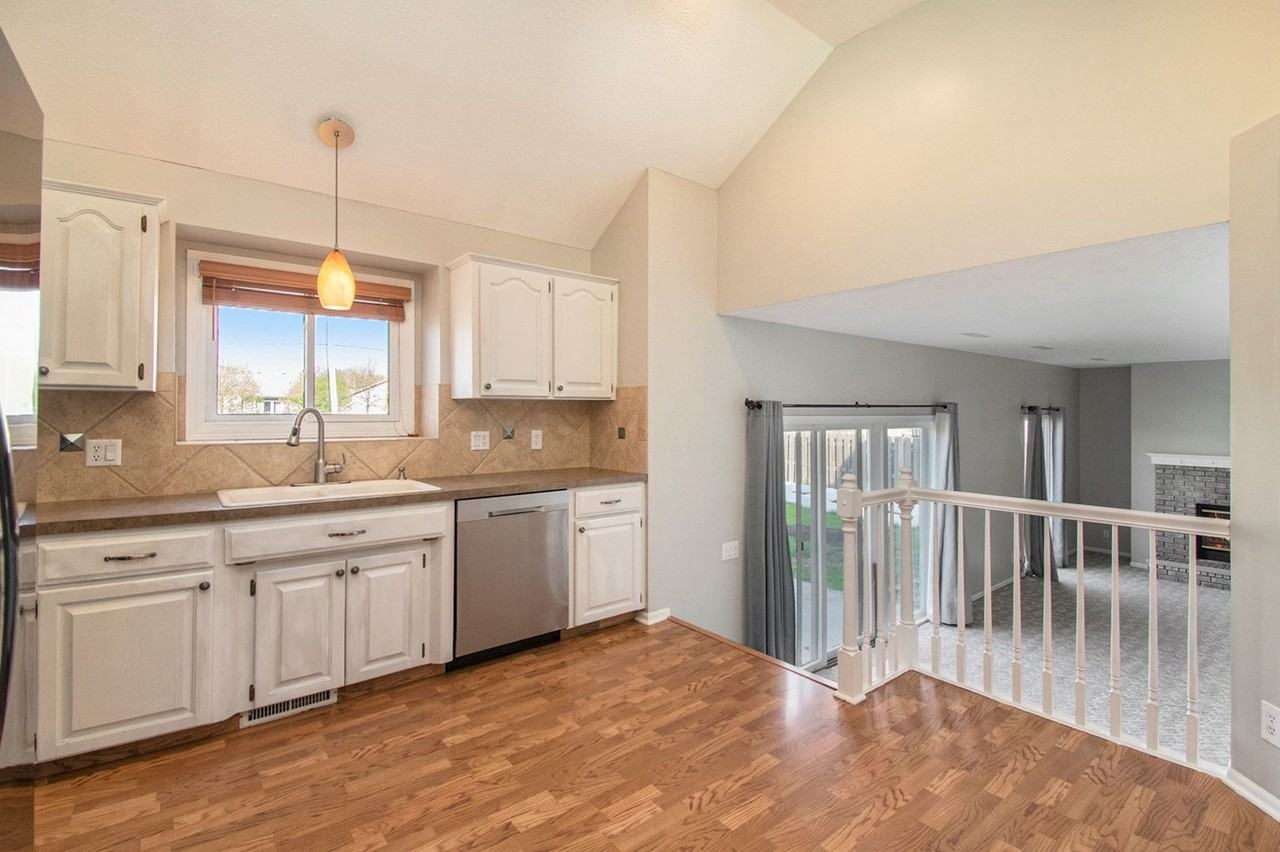 7202 S 155th Ave - Photo 5 of 16
