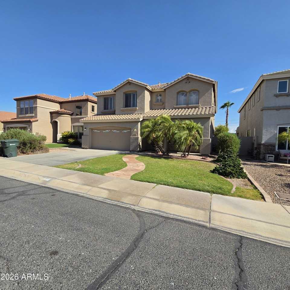 2709 W Redwood Ln - Photo 2 of 36