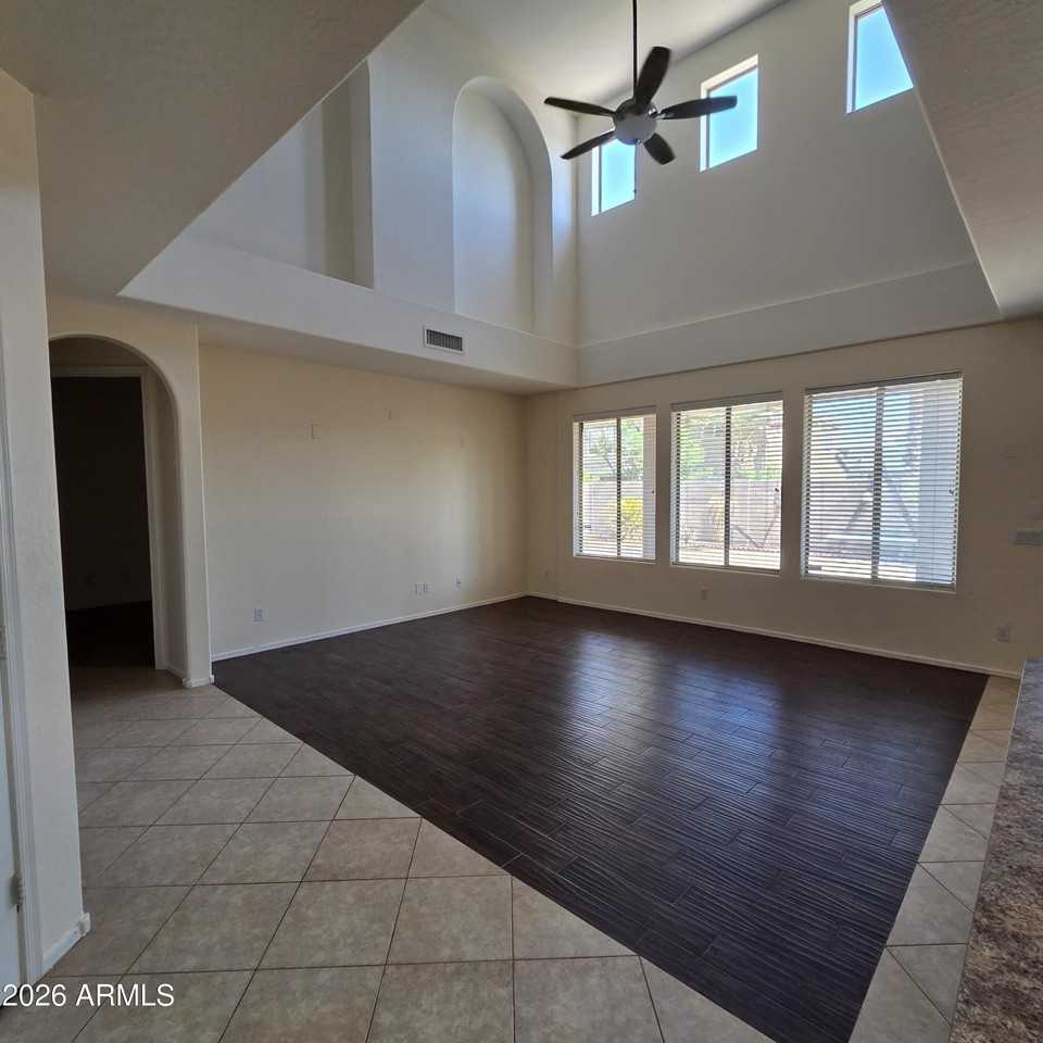 2709 W Redwood Ln - Photo 5 of 36