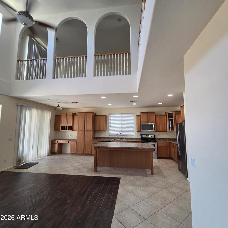 2709 W Redwood Ln - Photo 7 of 36
