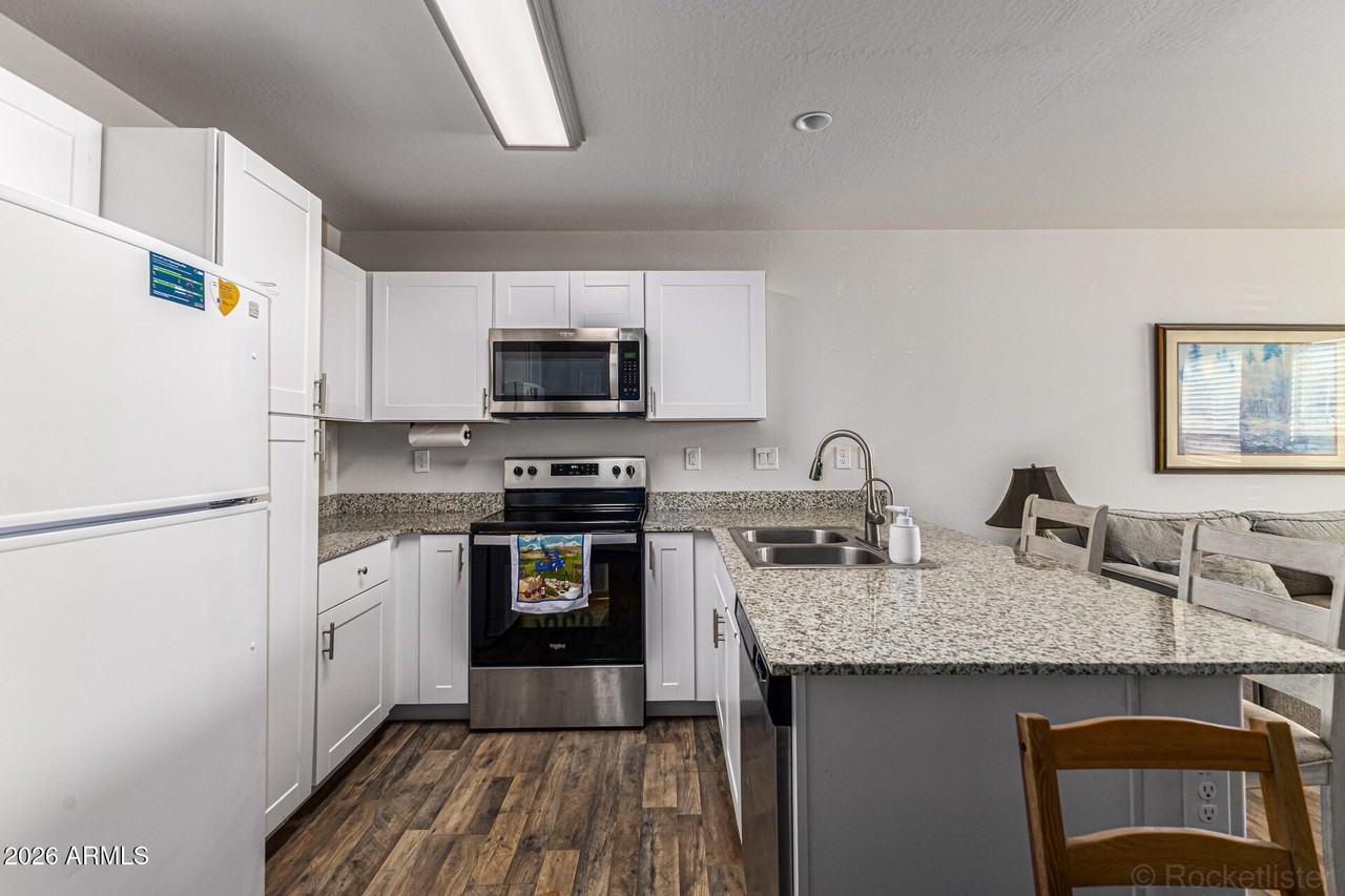 118 W Dewey Ave - Photo 2 of 20