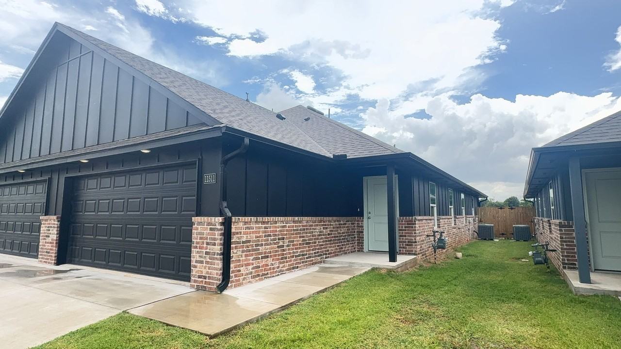 11511 N University Dr - Photo 2 of 23