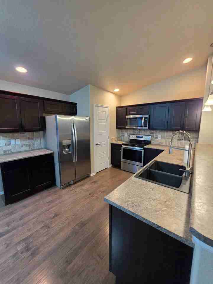 1058 E Ranch Dr - Photo 3 of 13