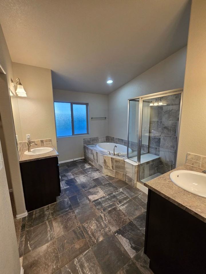 1058 E Ranch Dr - Photo 5 of 13
