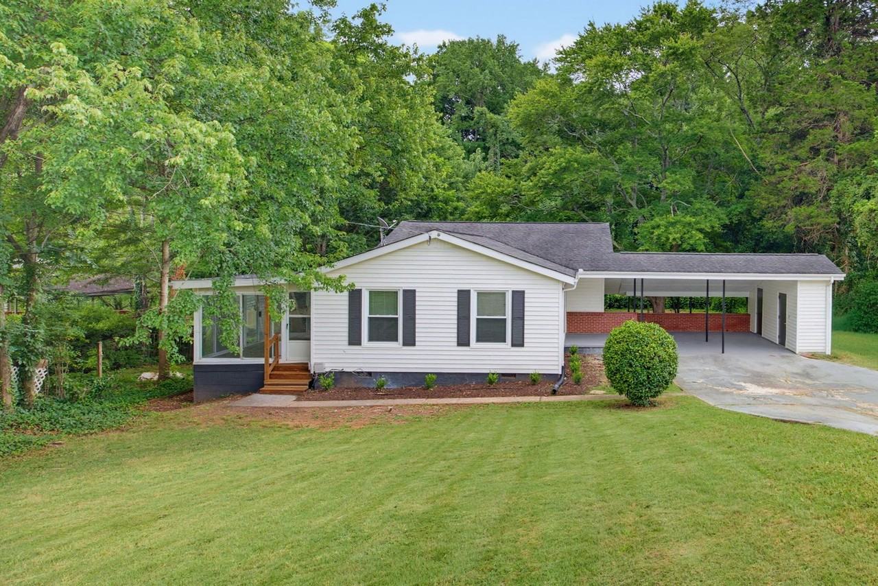 3051 Highland Dr Se - Photo 2 of 29