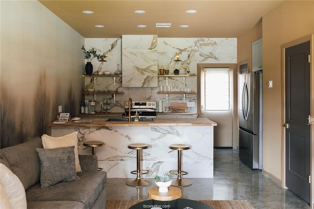 302 W 31st St #601 - Photo 2 of 37