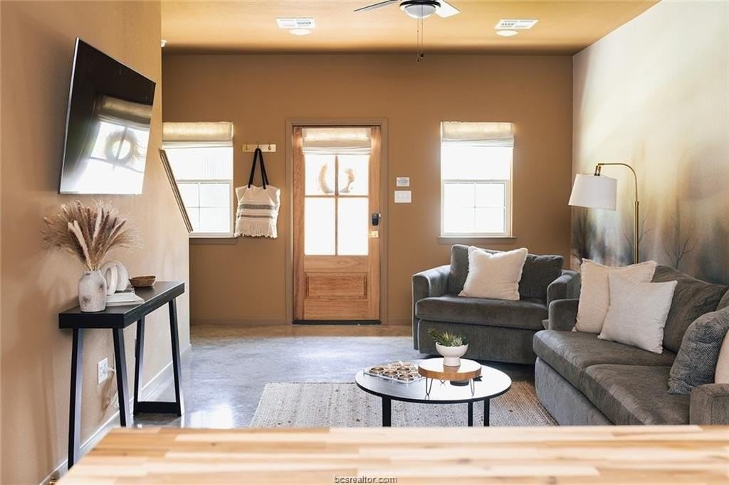 302 W 31st St #601 - Photo 3 of 37