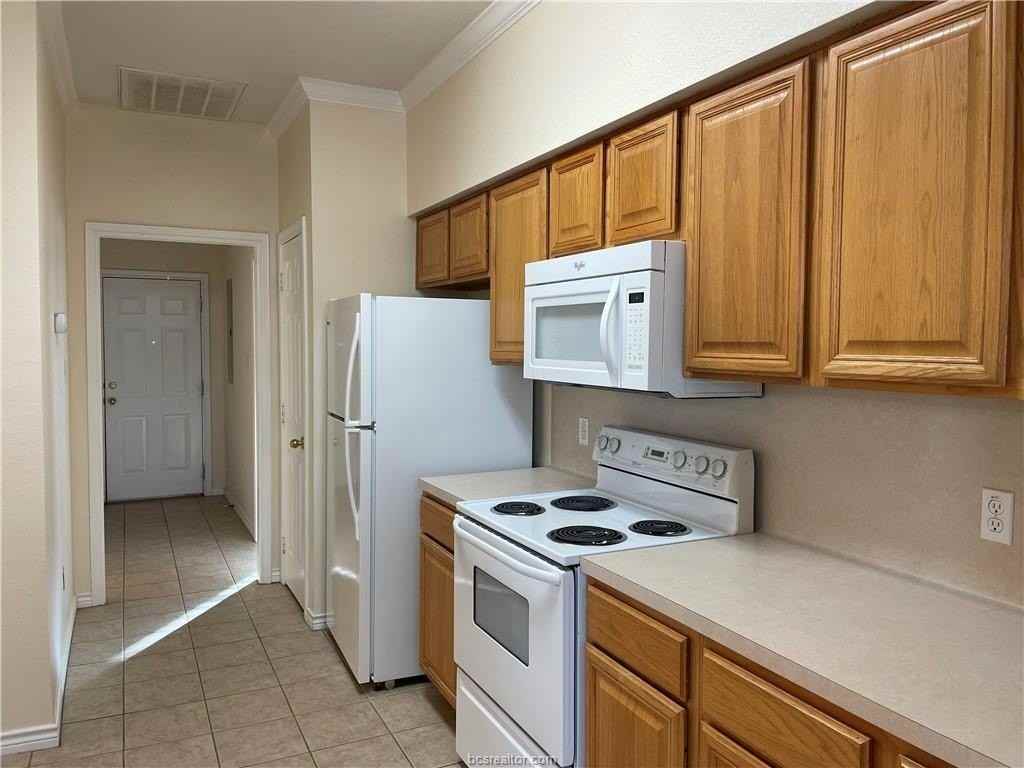 104 Fraternity Row - Photo 6 of 14