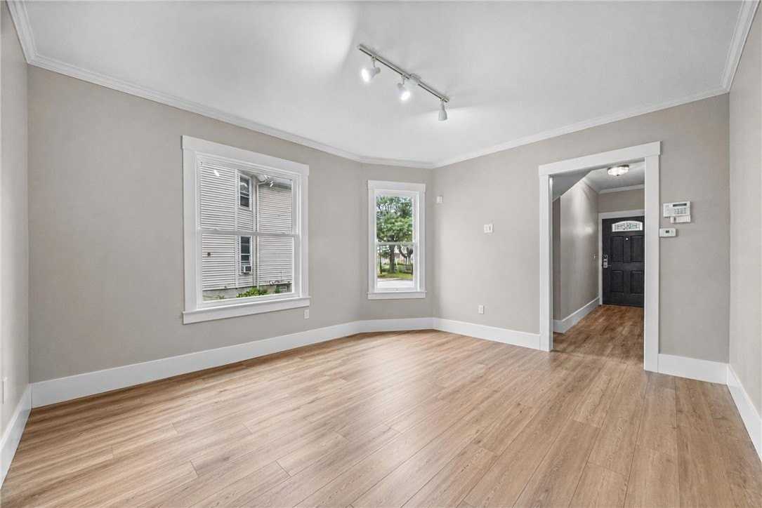 185 Columbia Ave - Photo 5 of 25