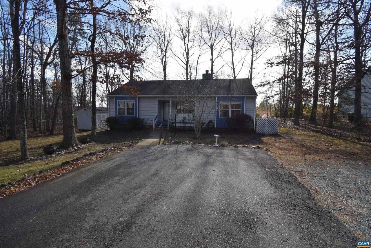 145 Jefferson Dr - Photo 2 of 17