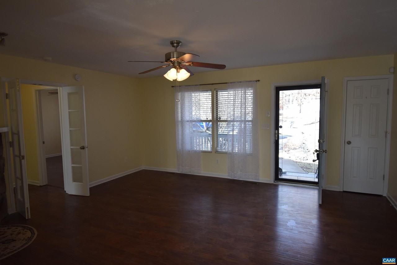 145 Jefferson Dr - Photo 4 of 17
