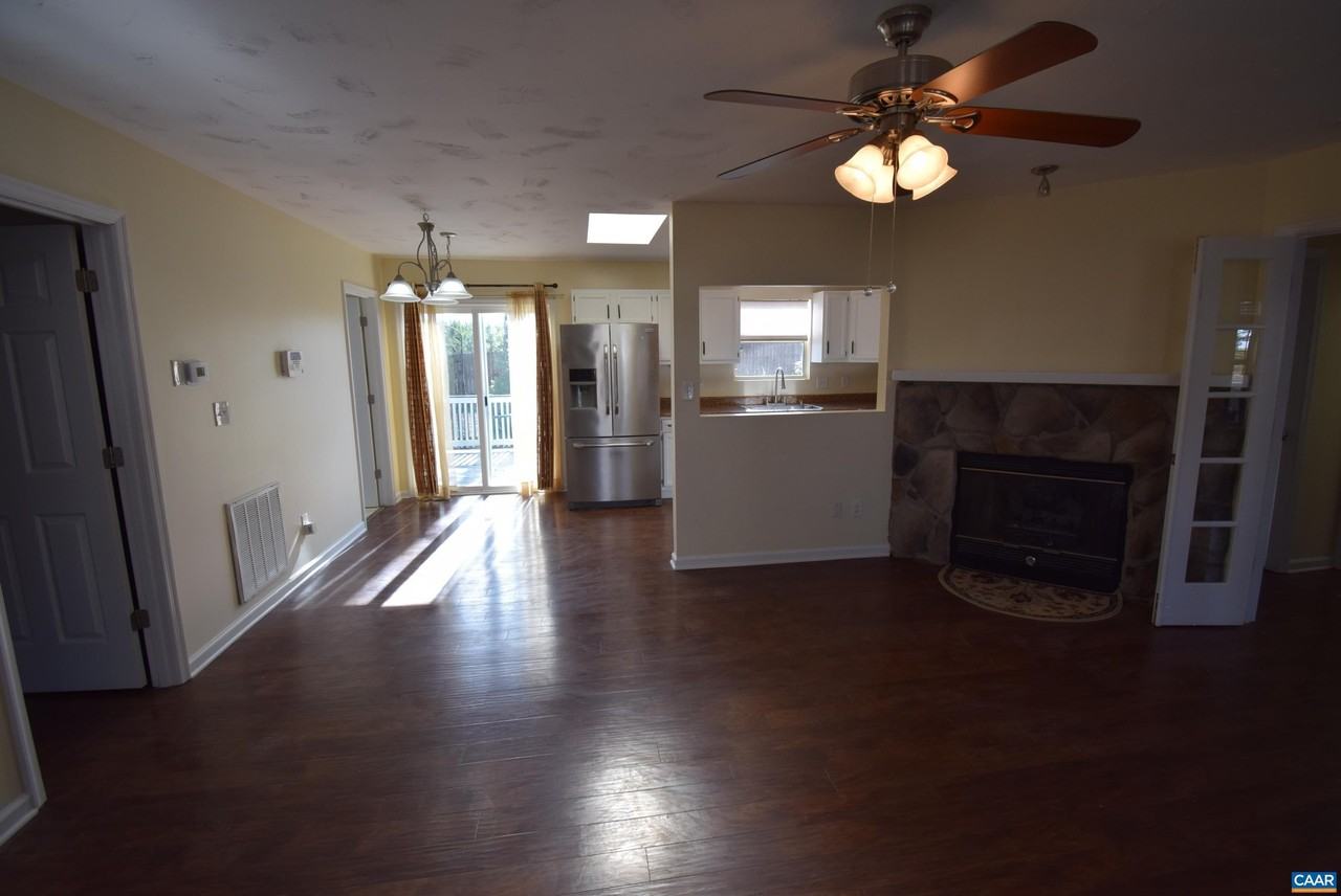145 Jefferson Dr - Photo 6 of 17