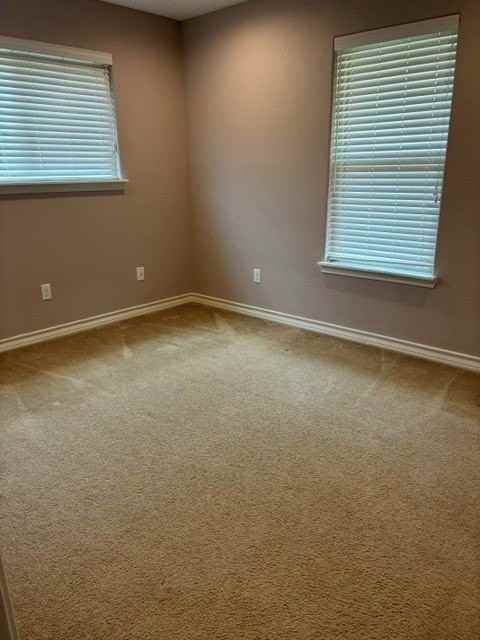 310 S 24th St - Photo 6 of 12