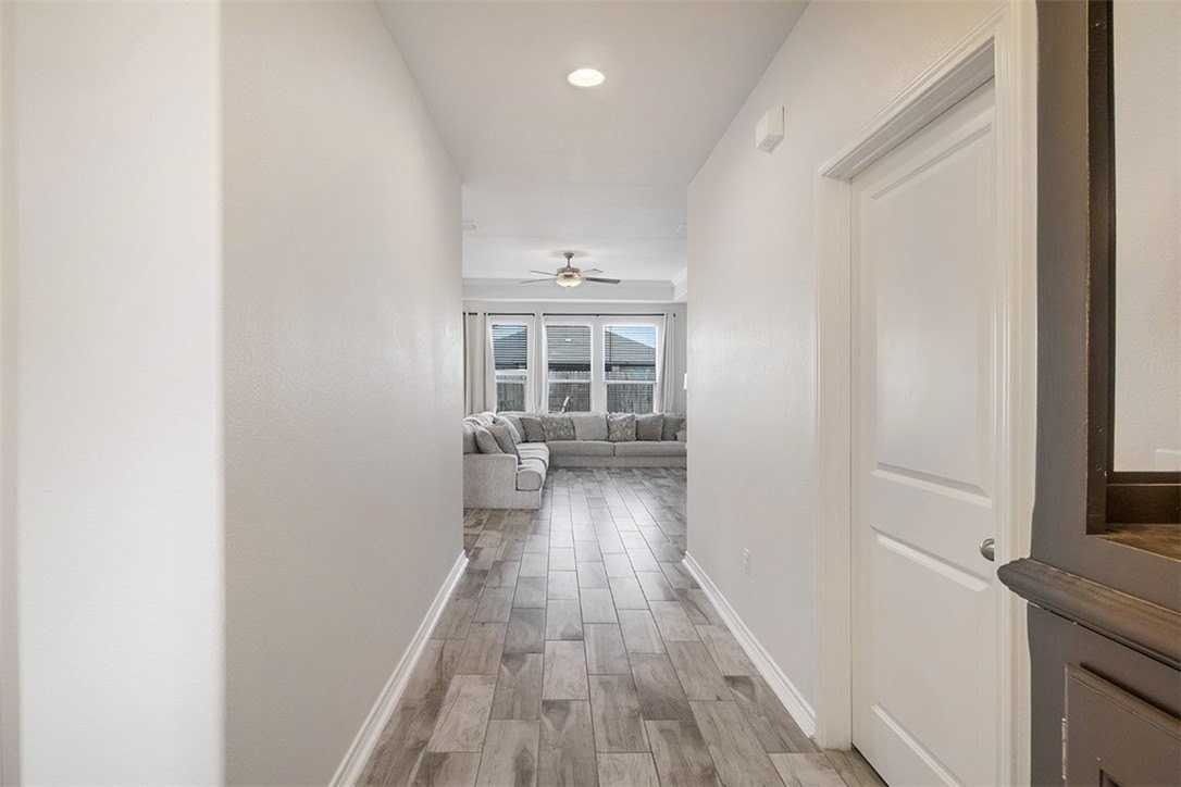 1012 Ocean Breeze - Photo 4 of 28