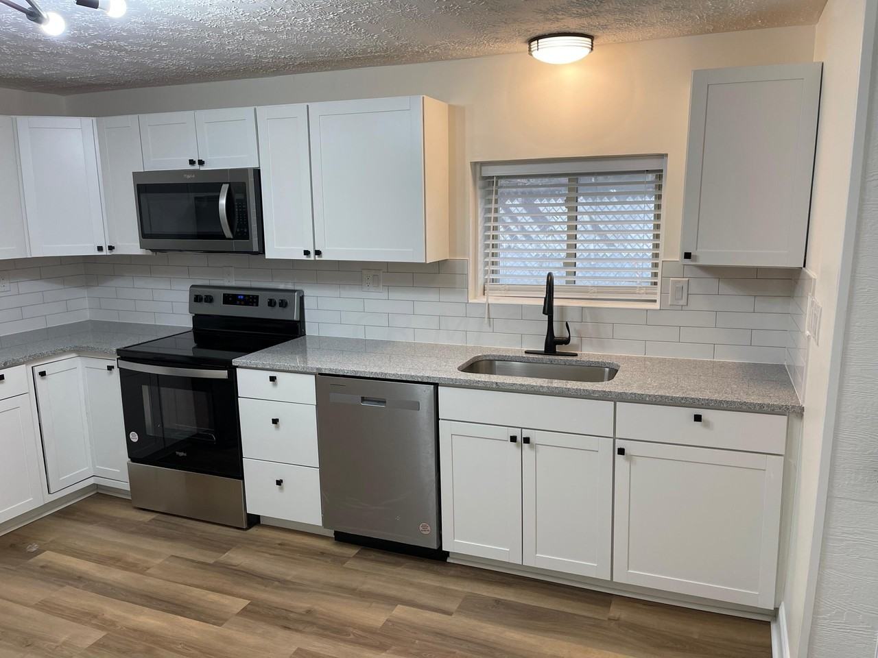 1855 Tanis Dr - Photo 4 of 15