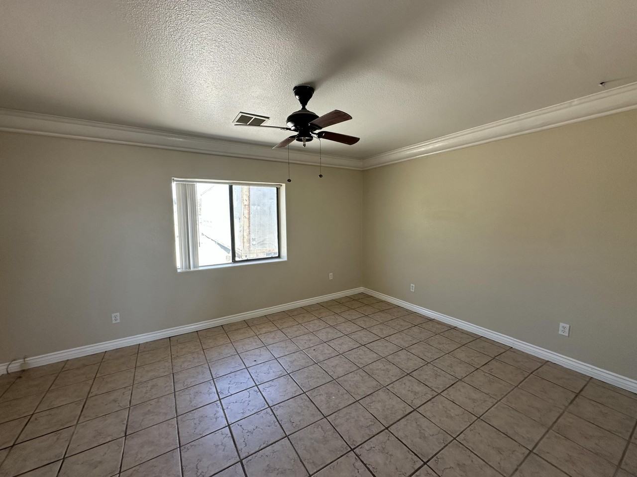 23558 Tamyran Rd - Photo 4 of 9