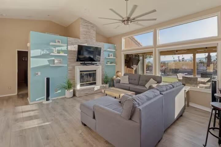 9693 El Rio Ln - Photo 2 of 35