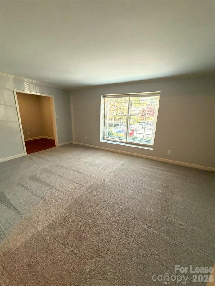 6648 Bunker Hill Cir - Photo 3 of 25