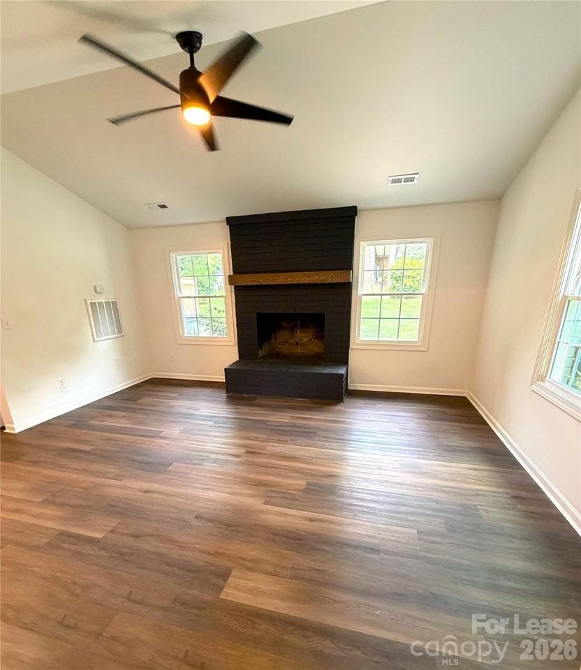 5406 Barrington Dr - Photo 2 of 20